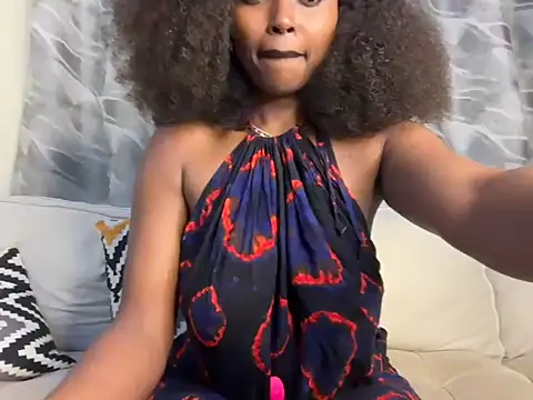 Snapshot of Chocolate_queen2 chatting on June 2026 04:28:02 AM Chocolate queen2 online show from June 2026 04:28:02 AM