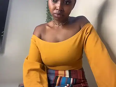 Snapshot of Chocolate_queen2 chatting on June 2026 04:30:02 AM Chocolate queen2 online show from June 2026 04:30:02 AM