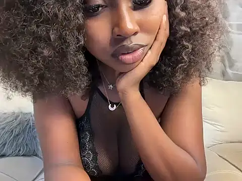 Snapshot of Chocolate_queen2 chatting on July 2026 04:32:01 AM Chocolate queen2 online show from July 2026 04:32:01 AM