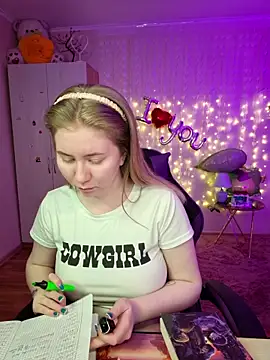 D0nna  online show from April 2026 09:12:02 PM