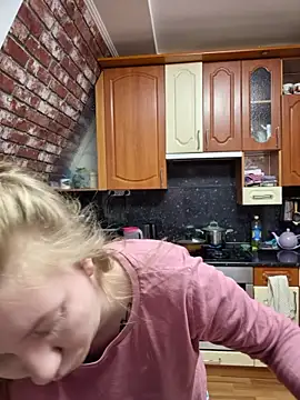 D0nna  online show from April 2026 07:40:02 PM