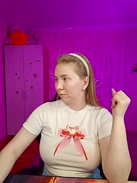 D0nna  online show from April 2026 07:48:01 PM