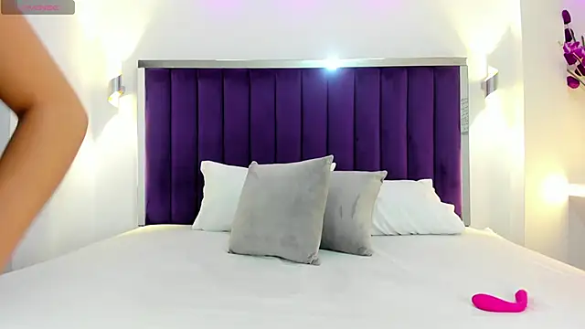 LindsyCater online show from January 2025 11:58:02 AM