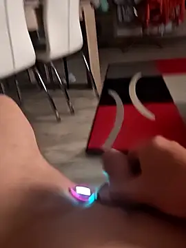 Szeltolo001 online show from April 2026 10:53:01 PM