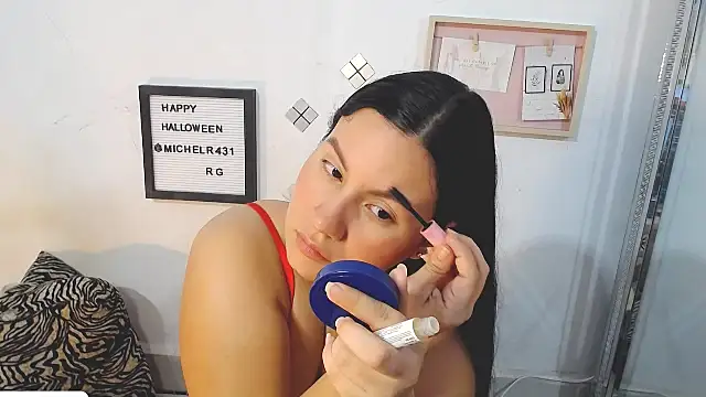 Mia  reys online show from November 2025 12:37:01 PM