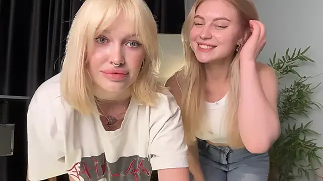 Snapshot of Golden_Aline chatting on July 2026 06:26:01 PM Golden Aline online show from July 2026 06:26:01 PM