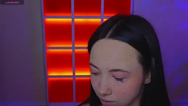 Hayle Hill online show from November 2025 02:33:01 AM