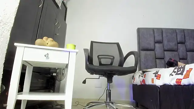 Sarah Mistress  online show from April 2026 04:23:01 PM