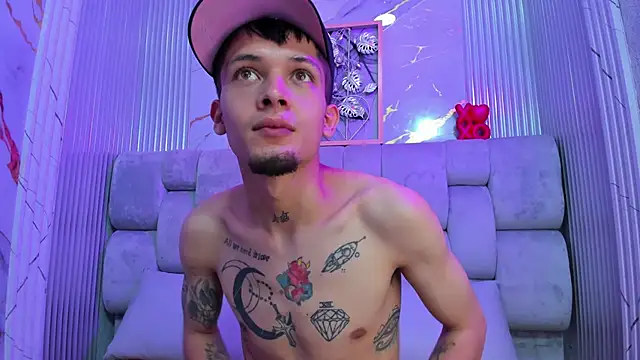 kendalltaylorr online show from February 2025 03:34:02 AM