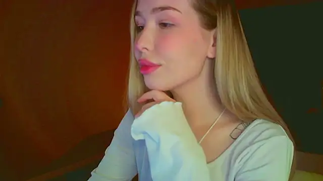 mia raspberrie online show from January 2025 10:11:02 PM