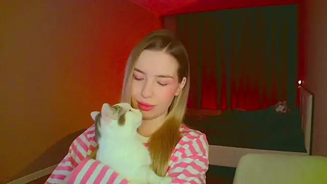 mia raspberrie online show from March 2025 03:43:02 AM