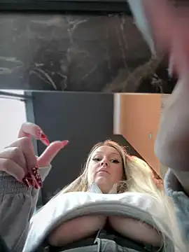 Teya moon  online show from December 2024 10:34:01 AM