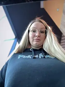 Teya moon  online show from January 2025 11:22:02 AM