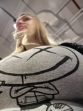 Teya moon  online show from February 2025 12:37:02 PM