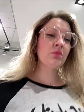 Teya moon  online show from September 2025 12:54:01 PM