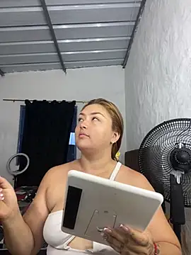 Sofia Queen17 online show from October 2025 10:24:02 AM