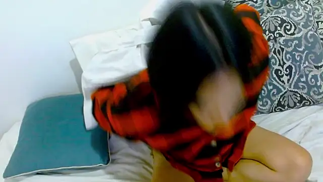 Snapshot of samanta_r_ chatting on December 2024 02:32:01 AM samanta r online show from December 2024 02:32:01 AM