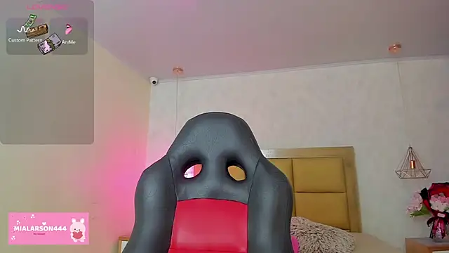 LARSONMIA online show from February 2026 12:26:01 PM