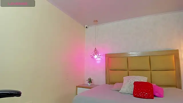 LARSONMIA online show from March 2026 12:34:01 PM