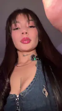 Snapshot of Roxanne_08 chatting on May 2026 11:10:01 PM Roxanne 08 online show from May 2026 11:10:01 PM