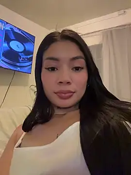 Snapshot of Roxanne_08 chatting on May 2026 01:25:02 AM Roxanne 08 online show from May 2026 01:25:02 AM