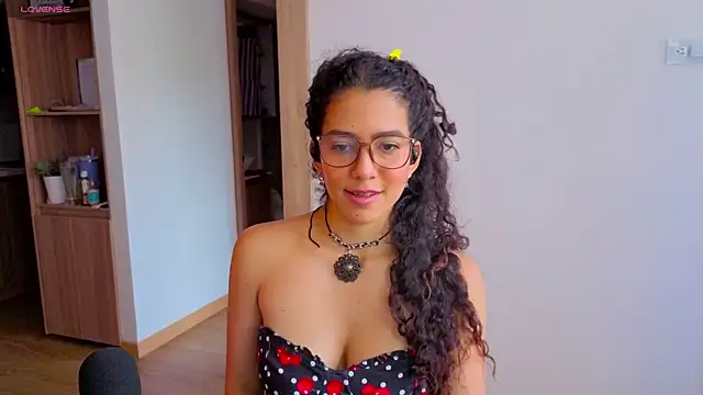 Snapshot of arteverena chatting on April 2026 06:14:02 PM arteverena online show from April 2026 06:14:02 PM