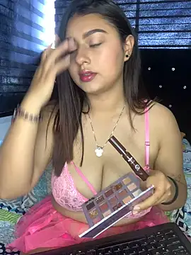 Snapshot of Kittyy_Hott_ chatting on January 2025 06:04:01 PM Kittyy Hott online show from January 2025 06:04:01 PM