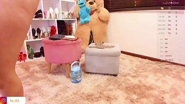 kariina  22 online show from September 2025 09:16:01 PM