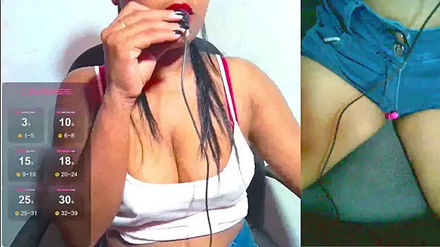 Snapshot of SLteena chatting on January 2025 03:14:02 PM SLteena online show from January 2025 03:14:02 PM