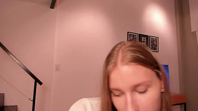 Mira Lite online show from March 2026 02:04:01 AM