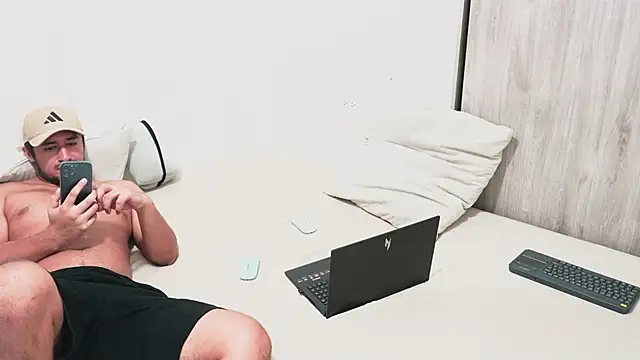 bonyclyde2203 online show from March 2026 02:35:02 PM