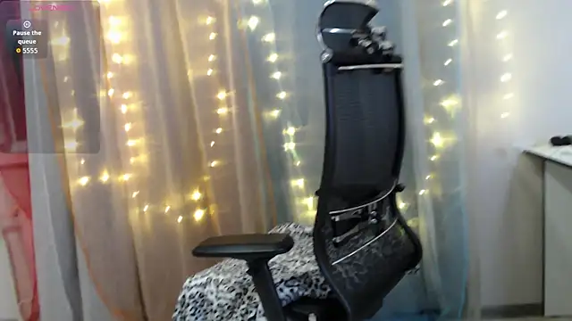Snapshot of LanaDreamX chatting on May 2026 06:13:01 PM LanaDreamX online show from May 2026 06:13:01 PM