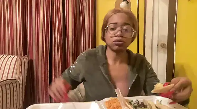 MommyConfident online show from January 2025 04:06:01 AM