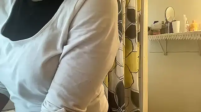 MommyConfident online show from March 2025 07:43:02 PM