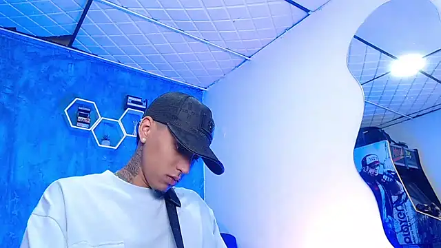 Liam lee online show from February 2025 04:21:01 PM