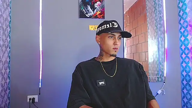 Liam lee online show from April 2026 08:33:01 PM