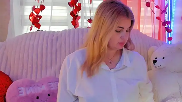 Snapshot of CoraSwon chatting on February 2025 10:37:02 AM CoraSwon online show from February 2025 10:37:02 AM