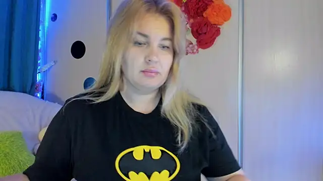 Snapshot of CoraSwon chatting on September 2025 06:10:02 PM CoraSwon online show from September 2025 06:10:02 PM