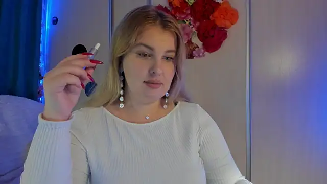 Snapshot of CoraSwon chatting on September 2025 06:20:01 PM CoraSwon online show from September 2025 06:20:01 PM