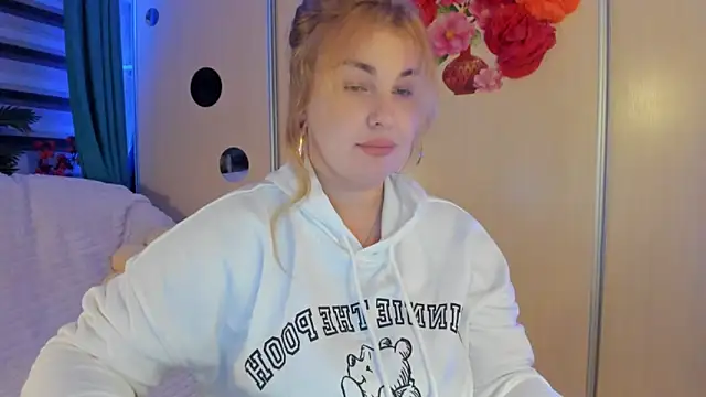 Snapshot of CoraSwon chatting on October 2025 11:39:02 PM CoraSwon online show from October 2025 11:39:02 PM