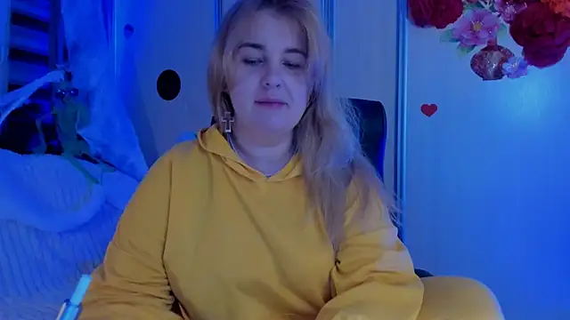 Snapshot of CoraSwon chatting on November 2025 11:15:01 PM CoraSwon online show from November 2025 11:15:01 PM