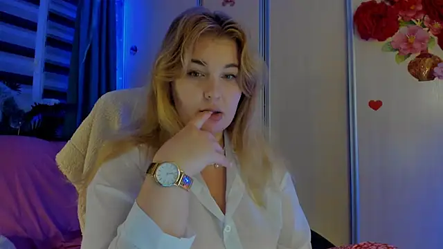 Snapshot of CoraSwon chatting on November 2025 11:03:01 PM CoraSwon online show from November 2025 11:03:01 PM