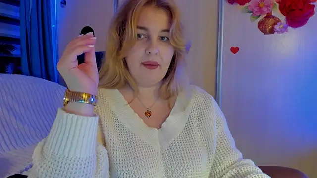 Snapshot of CoraSwon chatting on November 2025 06:06:02 PM CoraSwon online show from November 2025 06:06:02 PM