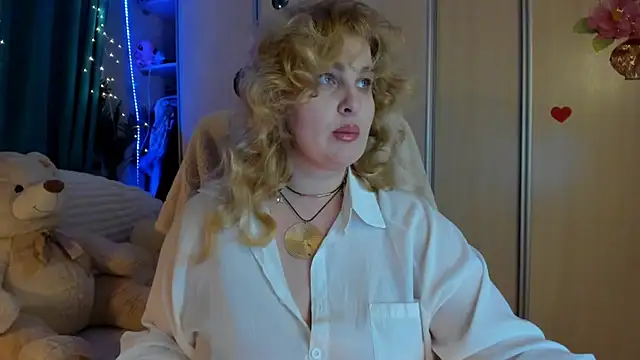 CoraSwon online show from March 2026 06:00:01 PM