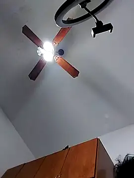 Snapshot of littlebrunett chatting on February 2025 12:18:02 PM littlebrunett online show from February 2025 12:18:02 PM