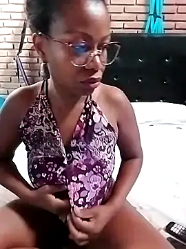 Snapshot of littlebrunett chatting on January 2026 11:14:02 AM littlebrunett online show from January 2026 11:14:02 AM