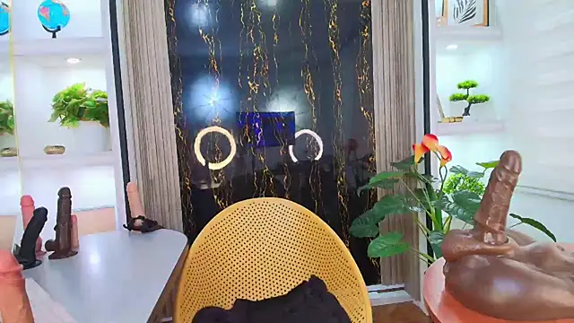 Snapshot of GianellaCox_ chatting on January 2025 08:26:01 PM GianellaCox online show from January 2025 08:26:01 PM