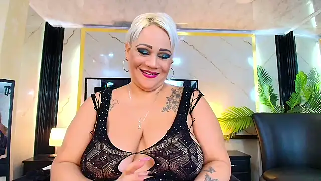 Snapshot of GianellaCox_ chatting on January 2025 05:28:01 PM GianellaCox online show from January 2025 05:28:01 PM