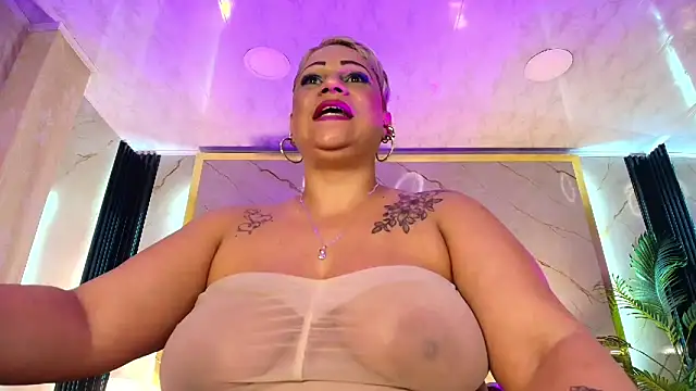 Snapshot of GianellaCox_ chatting on March 2025 01:35:02 PM GianellaCox online show from March 2025 01:35:02 PM