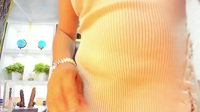 AmberNix online show from February 2025 01:30:02 PM